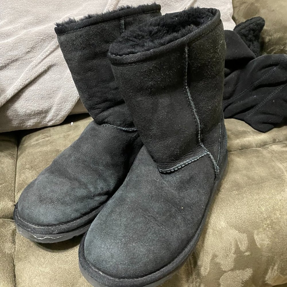Medium Height UGG Boots - Picture 5 of 9